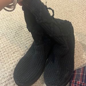Black woven ugg boot